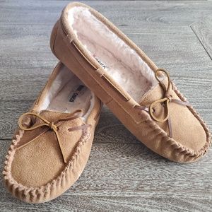 Minnetonka Sheepskin Moc